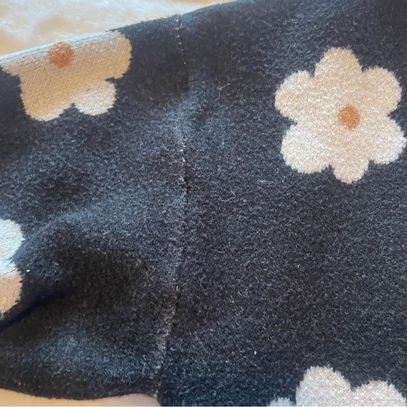 Daisy flower cropped cardigan sweater - Picture 9 of 10